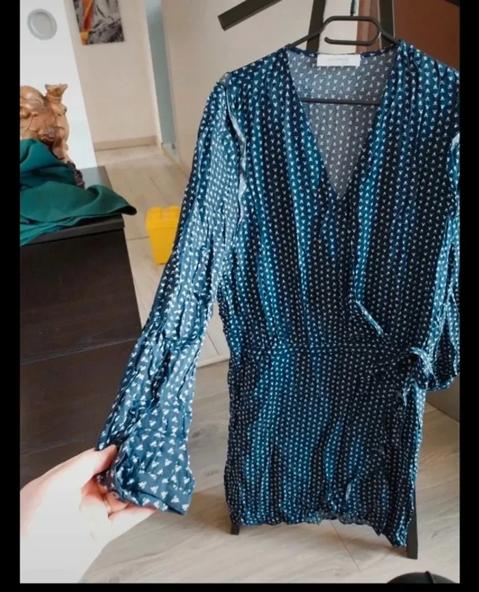 Robe Promod neuve jamais portée. Taille 42. Marine avec motifs. Effet cache cœur - photo numéro 3