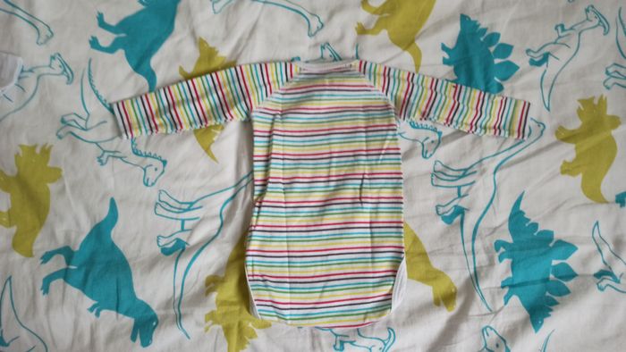 Lot bodies 1 mois - photo numéro 3