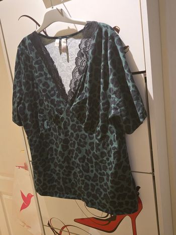 T-shirt vert imprimé leopard T.44/46 Bonprix