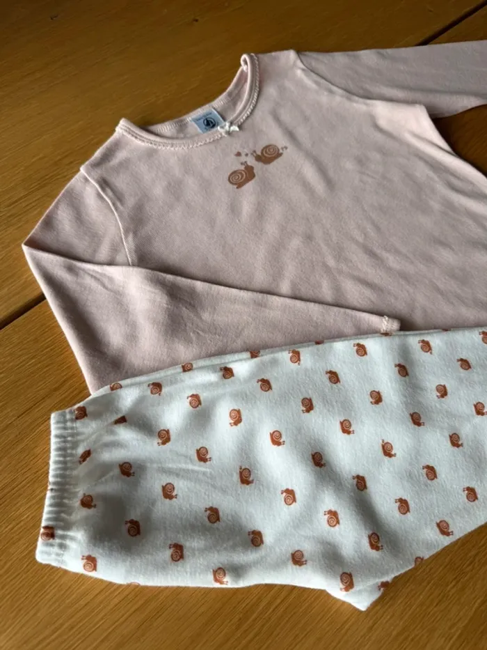Pyjama 2 pièces ML en coton léger rose pâle et blanc thème escargot 🐌 - Taille 4 Ans - photo numéro 3