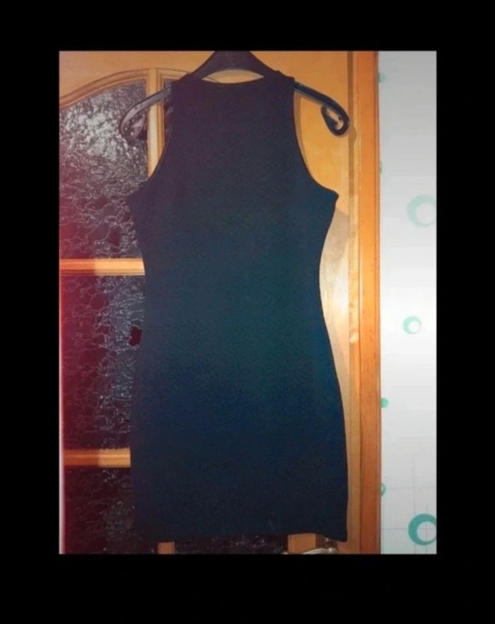 Robe moulante sans manche - photo numéro 3