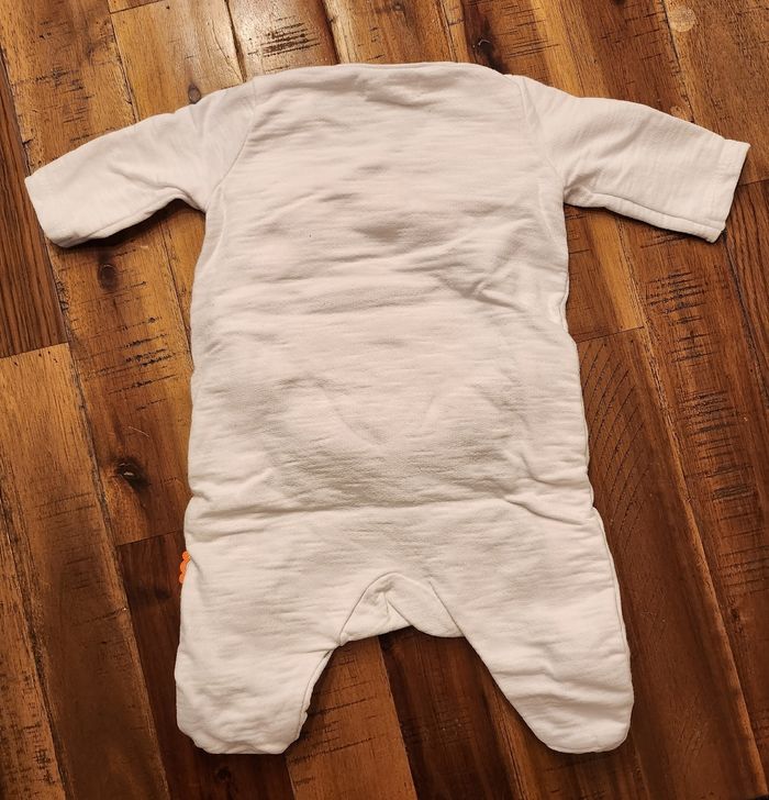 Lot pyjama et bodys - photo numéro 3