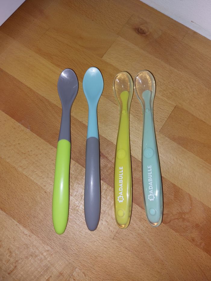 Lot de 4cuillères bébé, 2Mots d'enfants et 2Badabulle