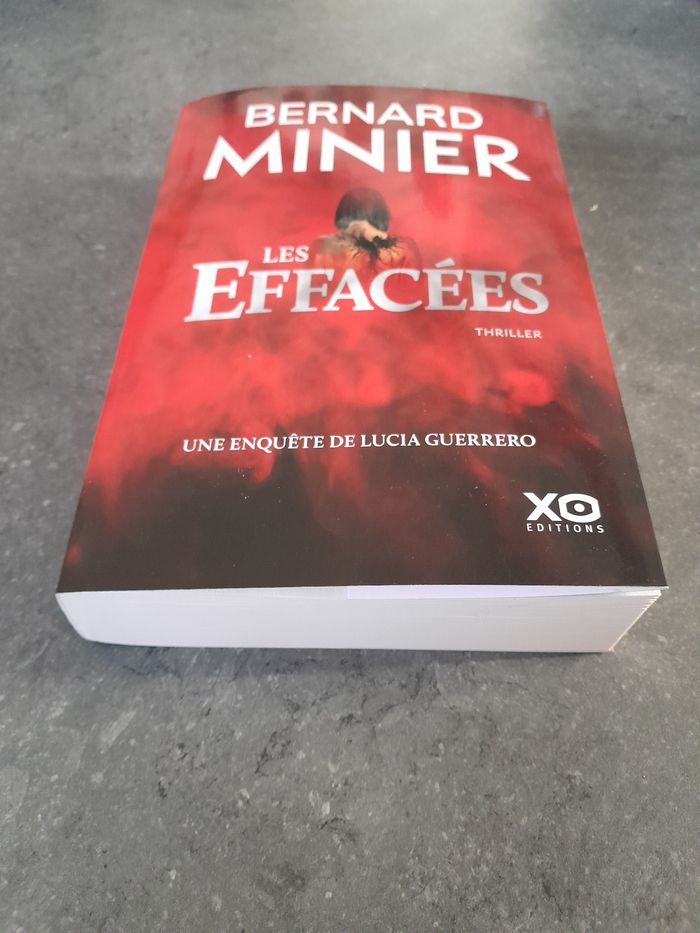 Livre "Les effacées " - photo numéro 3