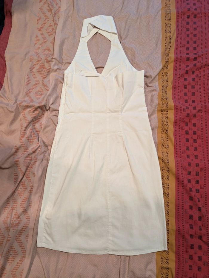 Robe courte dos nu - photo numéro 2