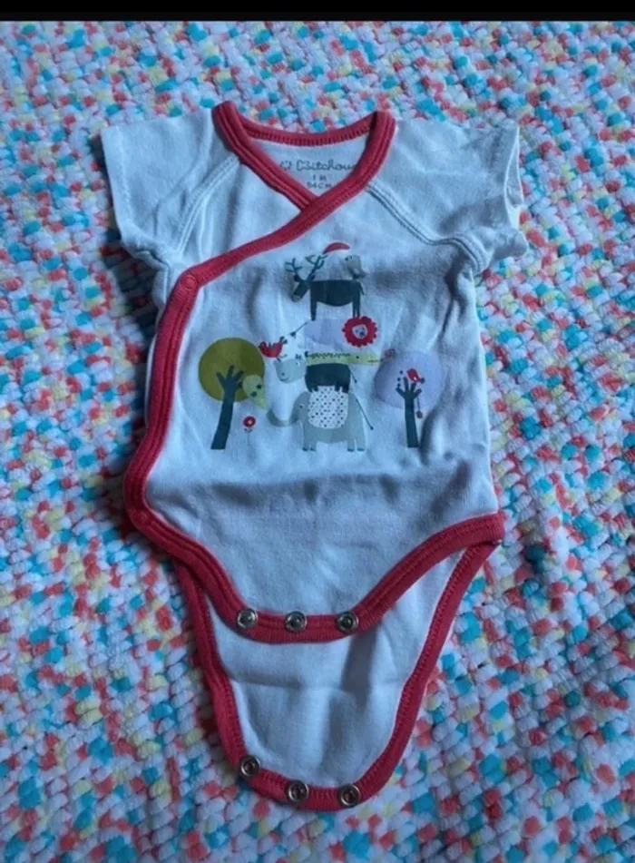 5 bodies et 1 débardeur 1 mois - photo numéro 6