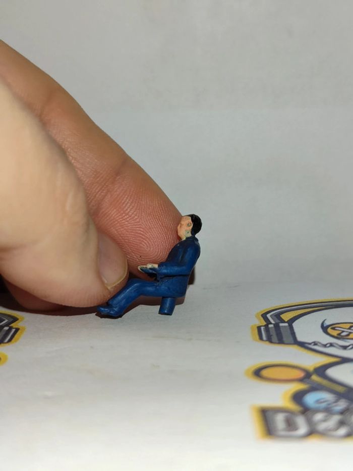 Dinky Toys Saviem 885 pilot chauffeur conducteur - photo numéro 2