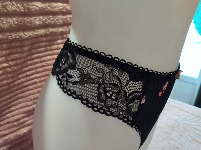 Ensemble sous vêtements noir petite fleur - photo numéro 7