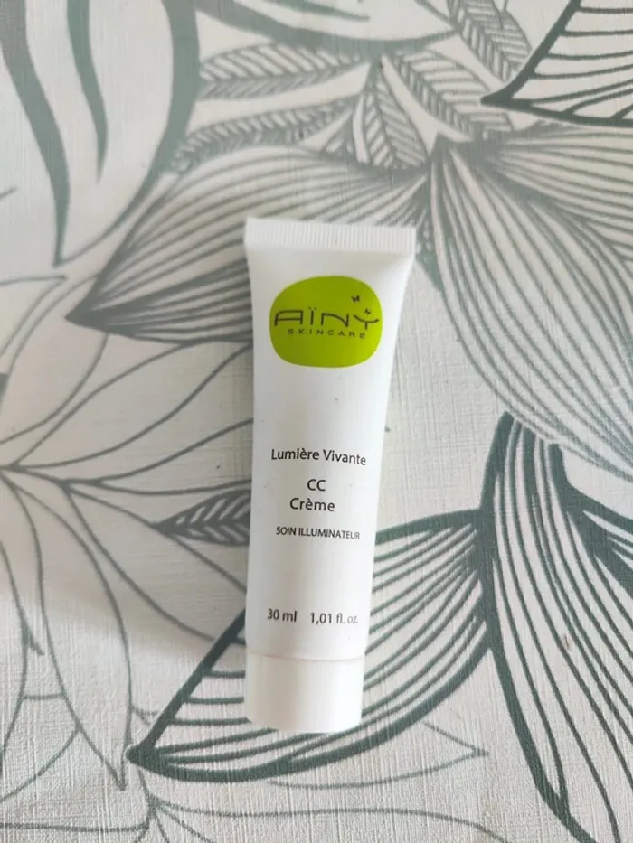Ainy skincare lumiere vivante cc creme soin illuminateur 30ml valeur 20€