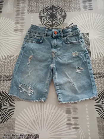 Short troué