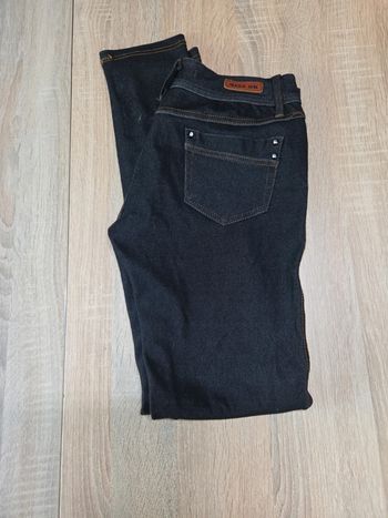 Jeans ● 38