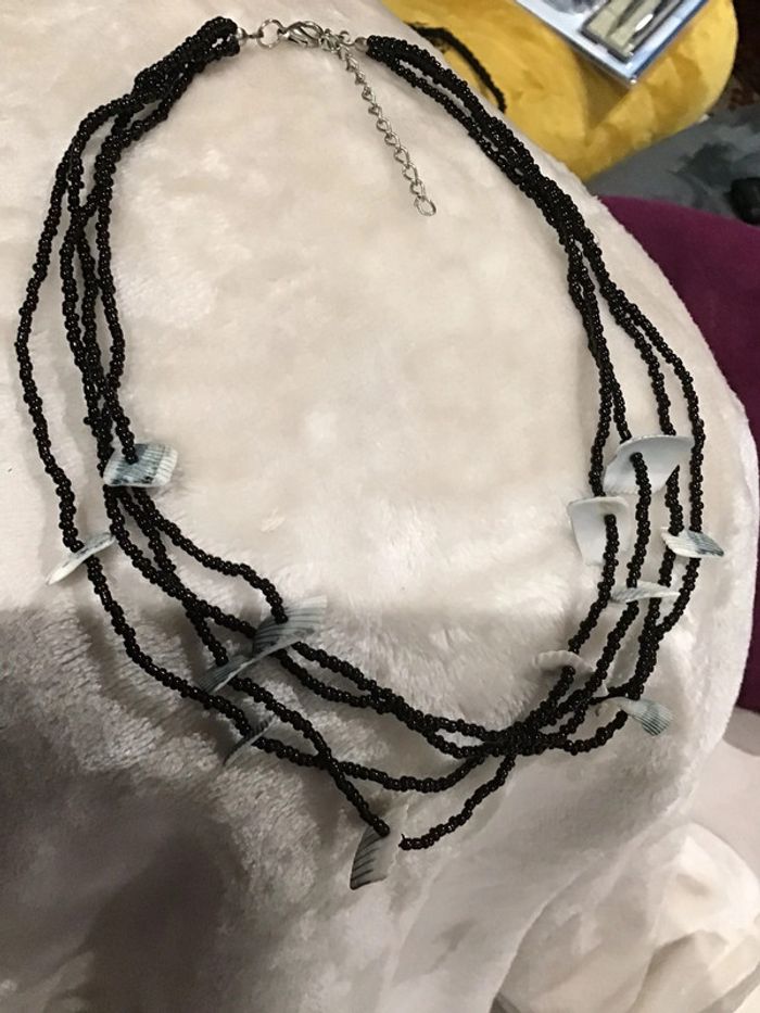 Joli collier quatre rangs