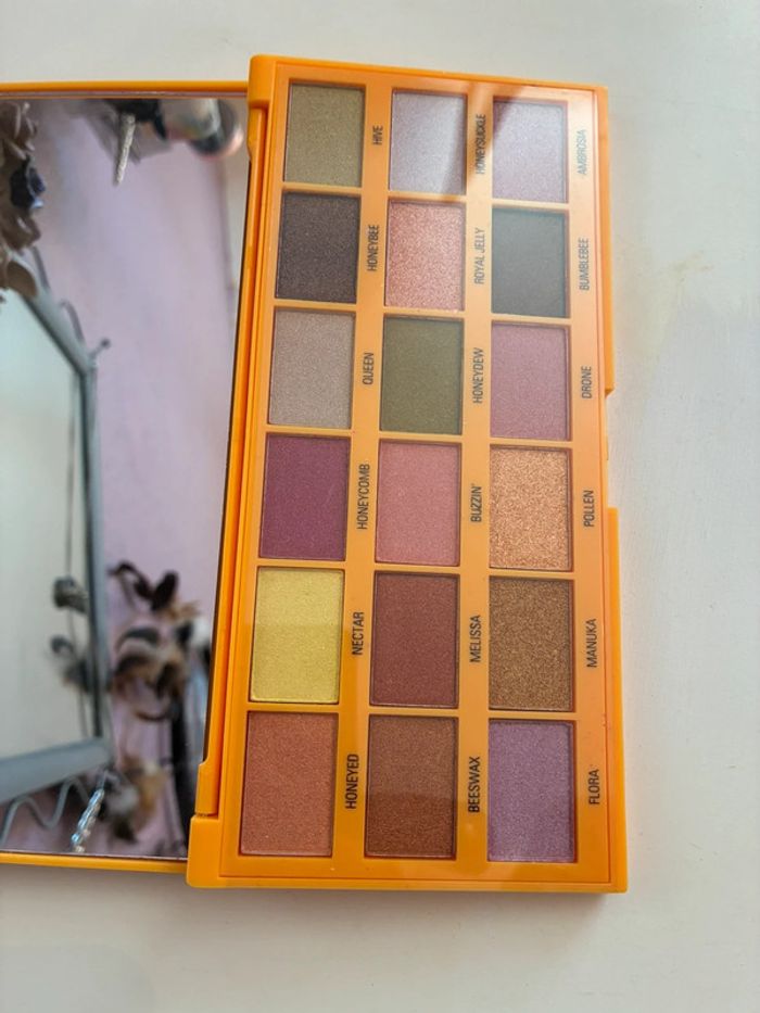 Palette chocolate Honey, 18 fards irisés, Makeup Revolution. - photo numéro 5