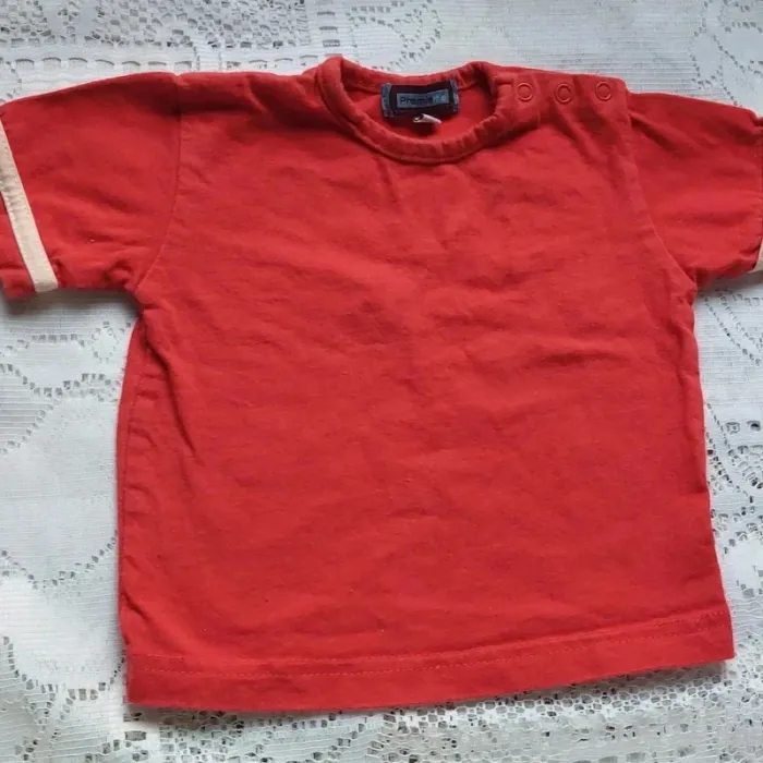 Tee-shirt rouge, manches courtes, en très bon état, taille 12 mois - photo numéro 2