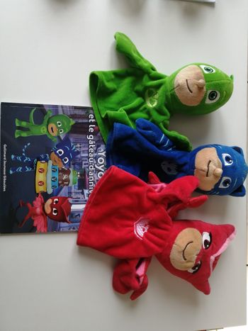 livre et marionnettes PJmasks 