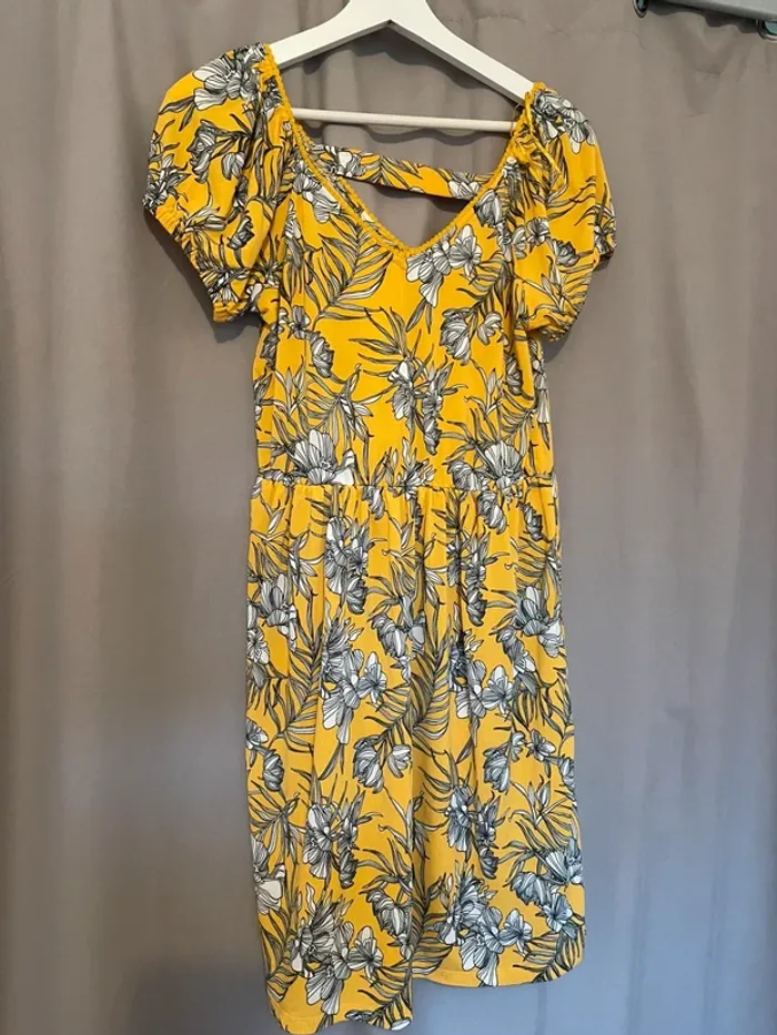 Robe fleurie jaune