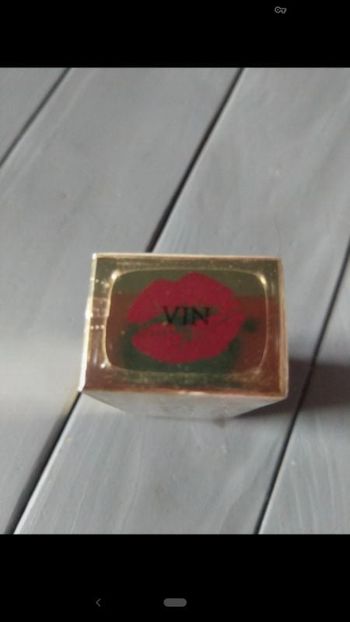 Rouge à lèvres vin
