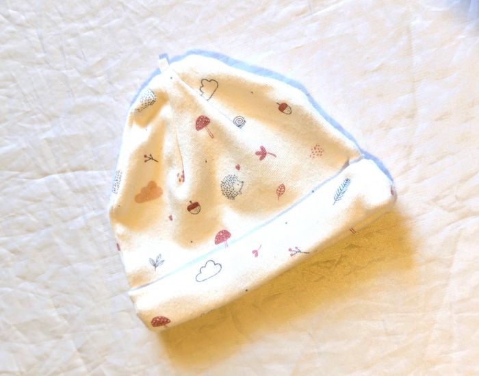 Petit Bonnet Baby Club Blanc Dessins Nature Animaux Glands Champignons Feuilles Accessoire Bébés - photo numéro 4