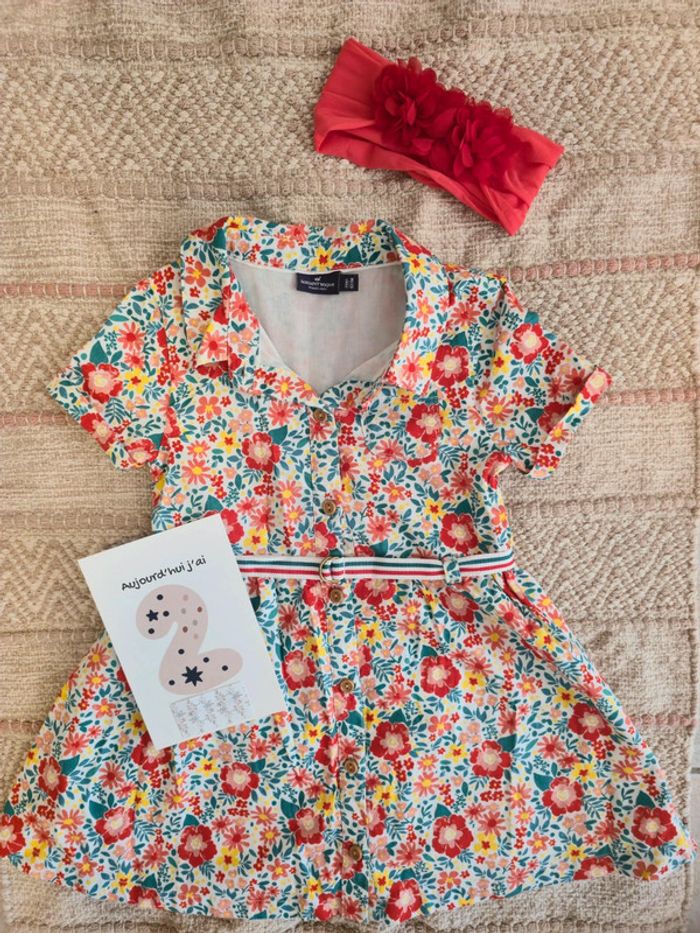 Magnifique robe fleurie rouge jaune vert bandeau rouge Sergent Major 2 ans
