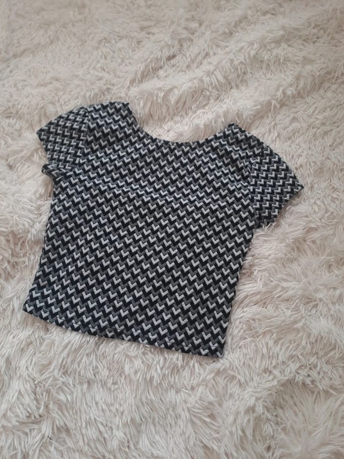 Crop top motif graphique - Mim S - Dos décolleté chic et tendance - photo numéro 2