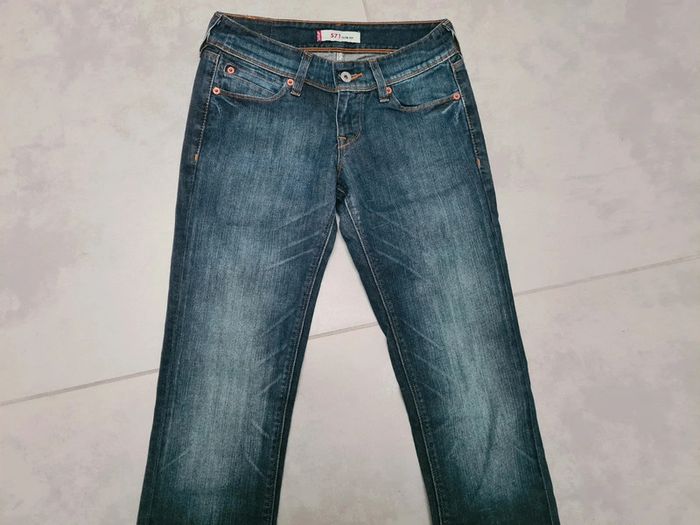 Jean 571 levi's w28 L32 en excellent état - photo numéro 2