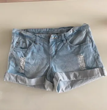 Short en jeans neuf taille 40
