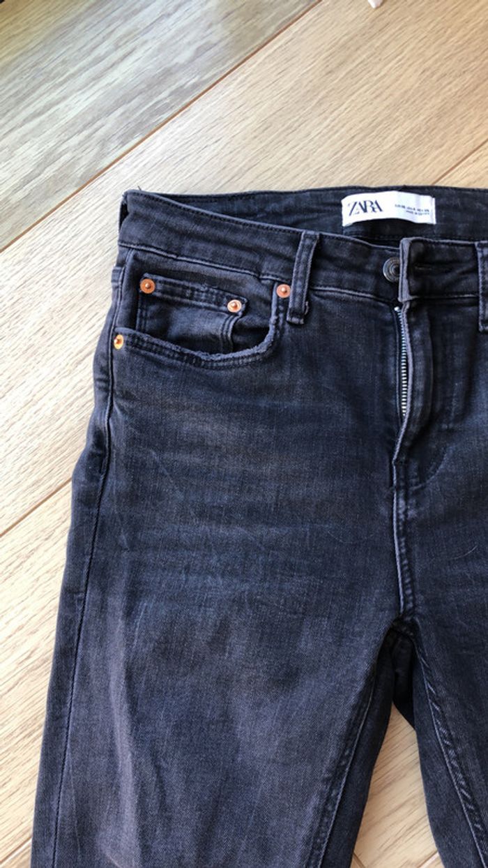 Pantalon noir zara taille 36 skinny troué en bas - photo numéro 3