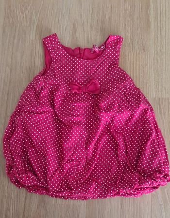 Robe rouge à pois