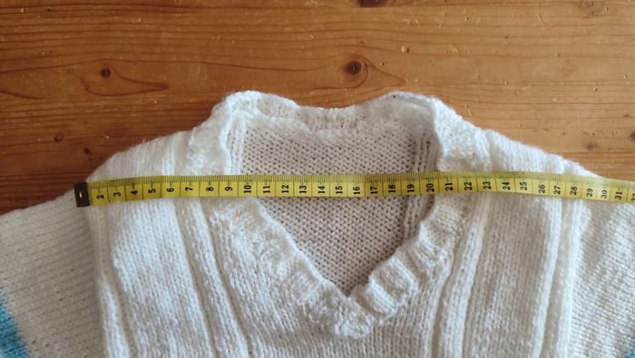 Pull col V tricoté fait main - 3/4 ans - TBE - photo numéro 6