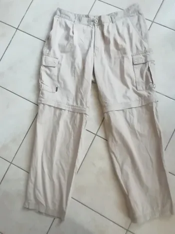 Pantalon / Bermuda de randonnée Giorgio Taille env 44/46.
