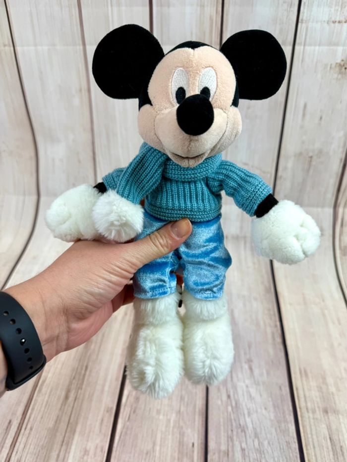 Peluche Disney Mickey en tenu d’hiver officielle Disneyland Paris - photo numéro 3
