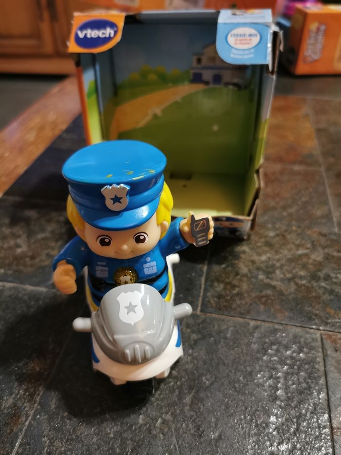 Tut tut copains Olivier, le policier et sa moto - photo numéro 7