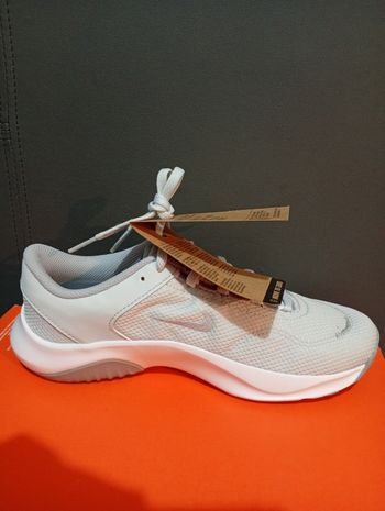 Baskets Nike neuves t.37,5