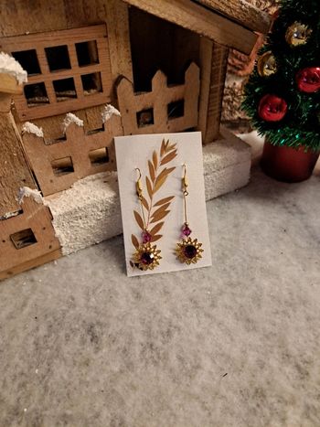 Boucles d'oreilles pendante doré et rose fushia