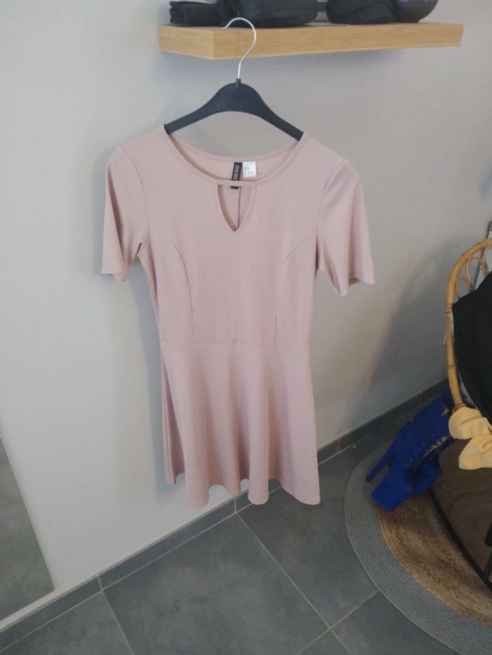 Robe rose pastel patineuse découpe princesse