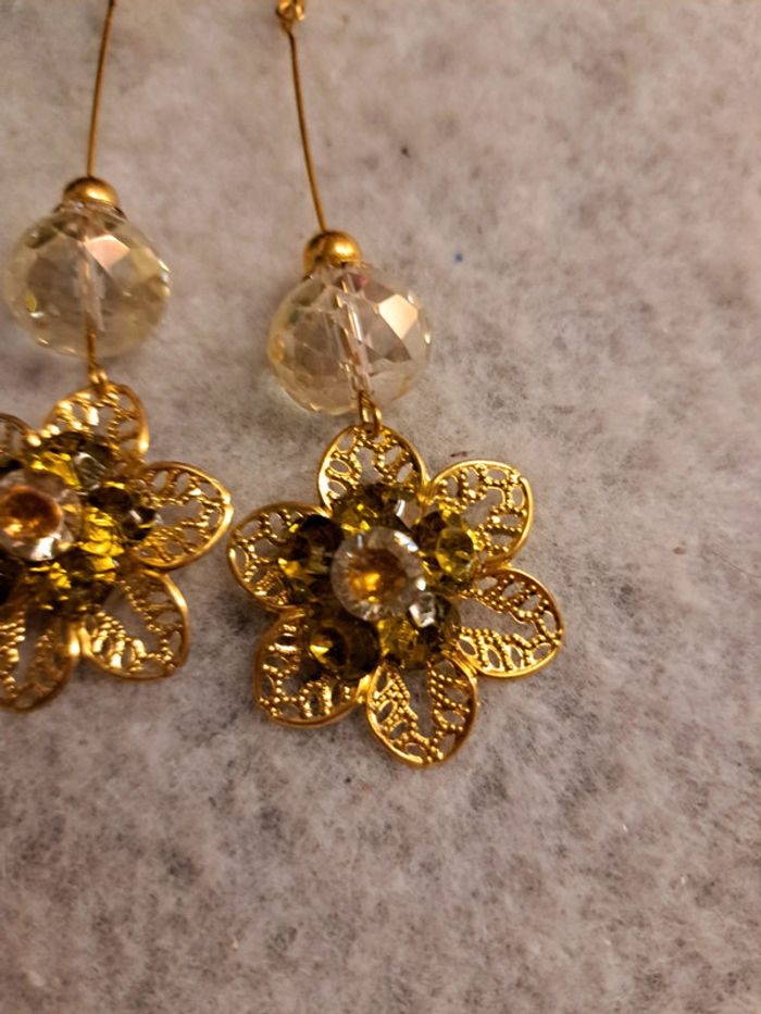 Boucles d'oreilles pendante avec strass vert kakie - photo numéro 5