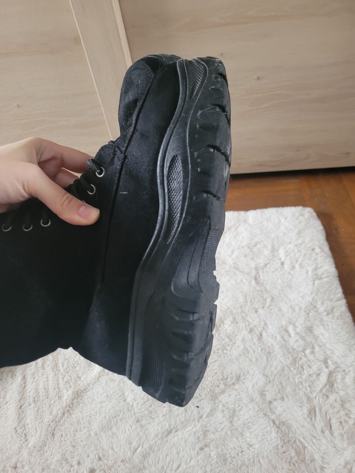 Bottes noires - photo numéro 3