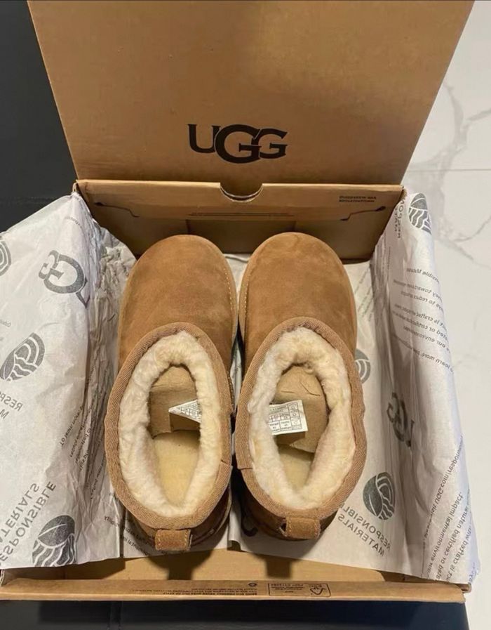 Ugg ultra mini suede taille 39 - photo numéro 3