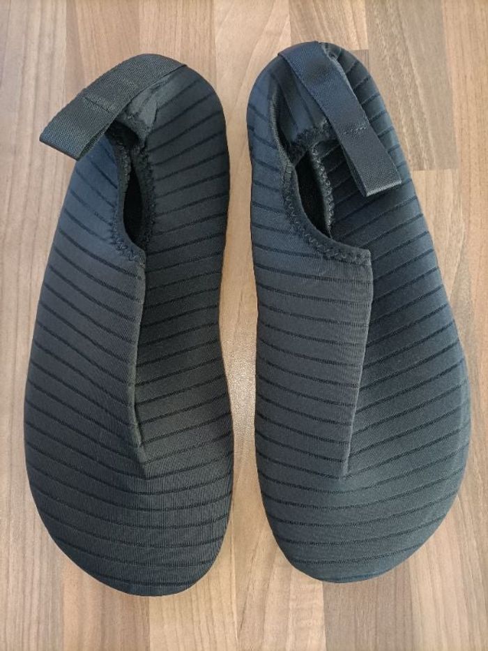 Chaussures aquatiques noires neuves taille française 44
