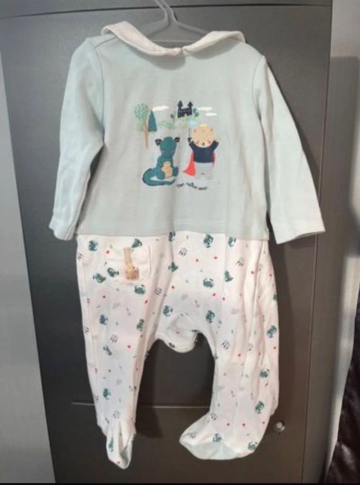 2 pyjamas
