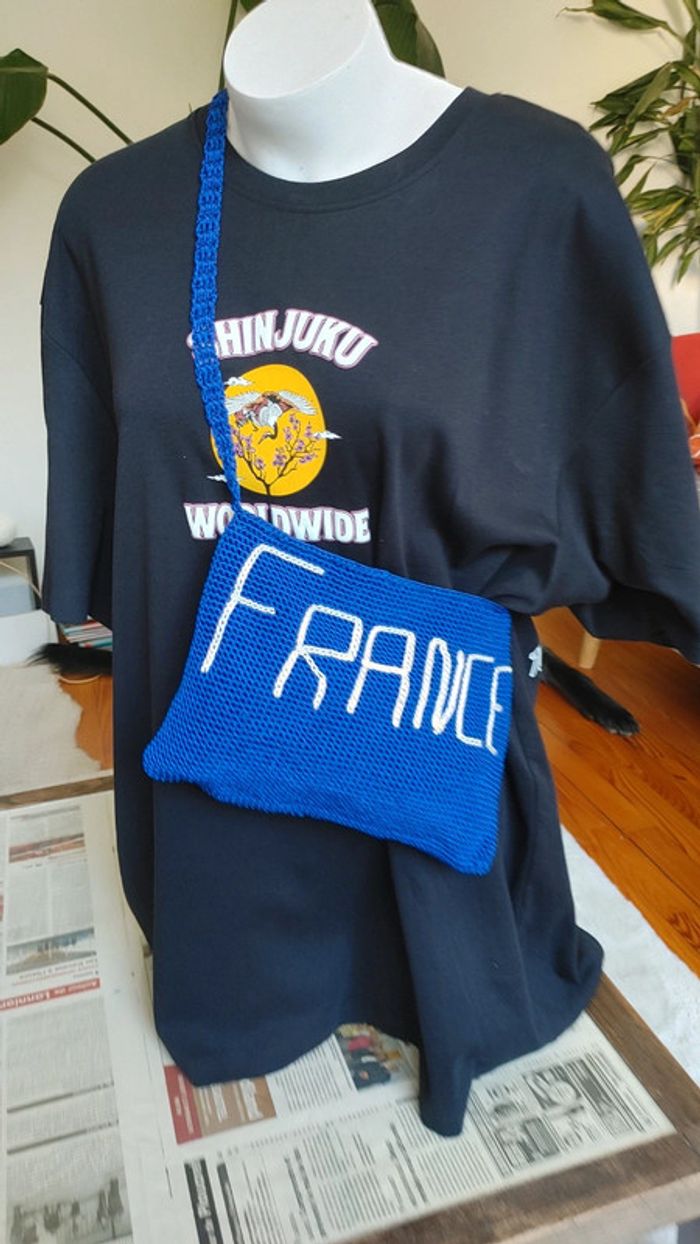 Magnifique sac à main tricot inscription France en excellente état fermeture zip - photo numéro 2