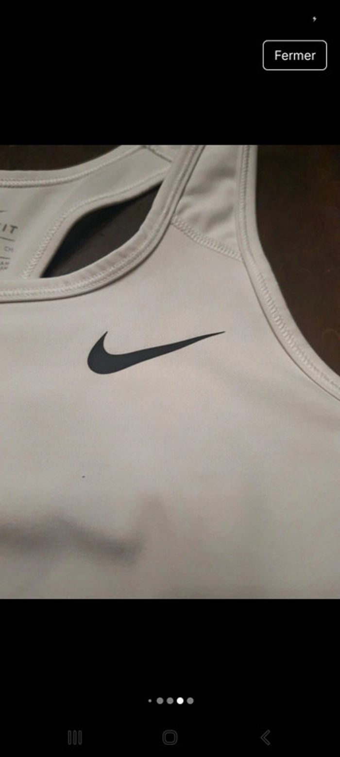 Jolie Brassière de sport blanche Nike taille S - photo numéro 15