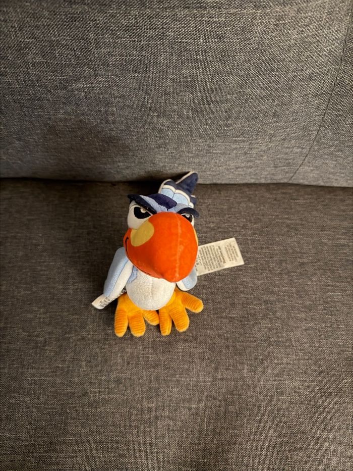 Peluche aimantée zazu Disneyland Paris le roi lion Disney