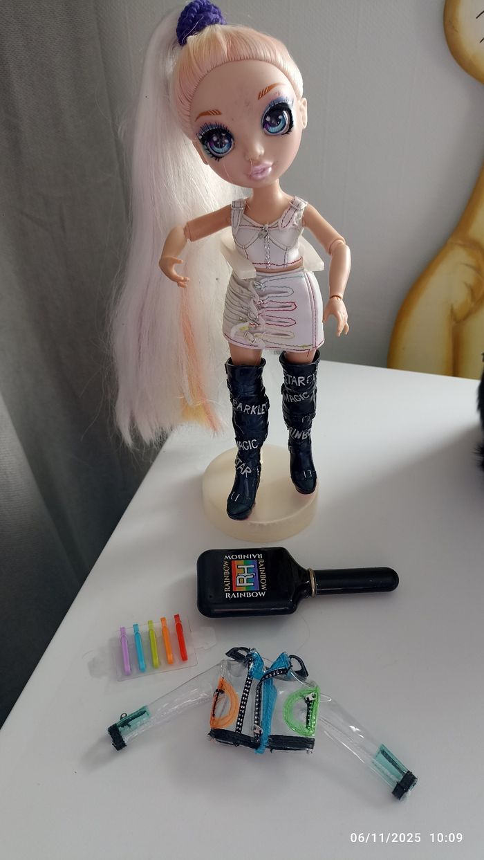 Poupée Rainbow et accessoires - photo numéro 2