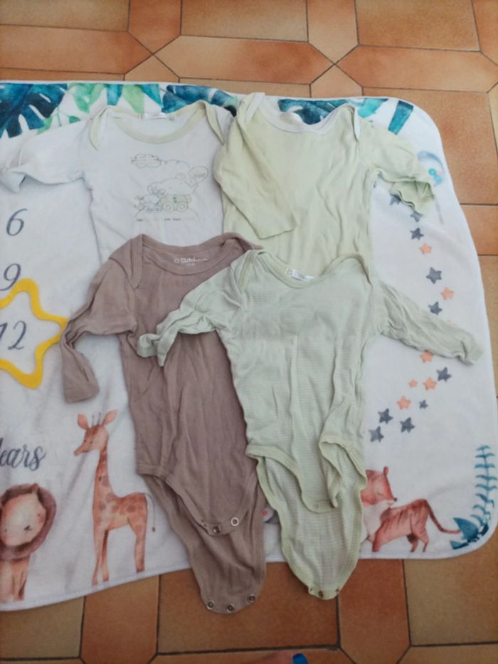 Lot de 4 bodies - photo numéro 2