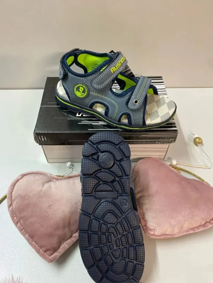 Sandales garçon (neuf) - Taille 30 - photo numéro 4