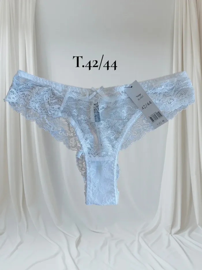 Tanga femme T .42 /44 neuf