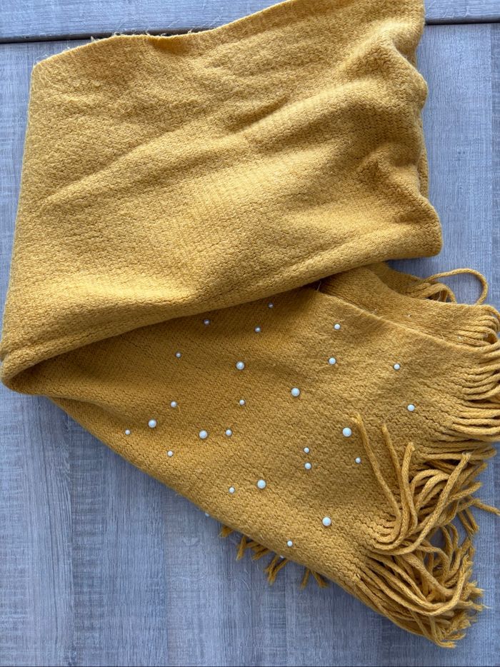 Écharpe ocre