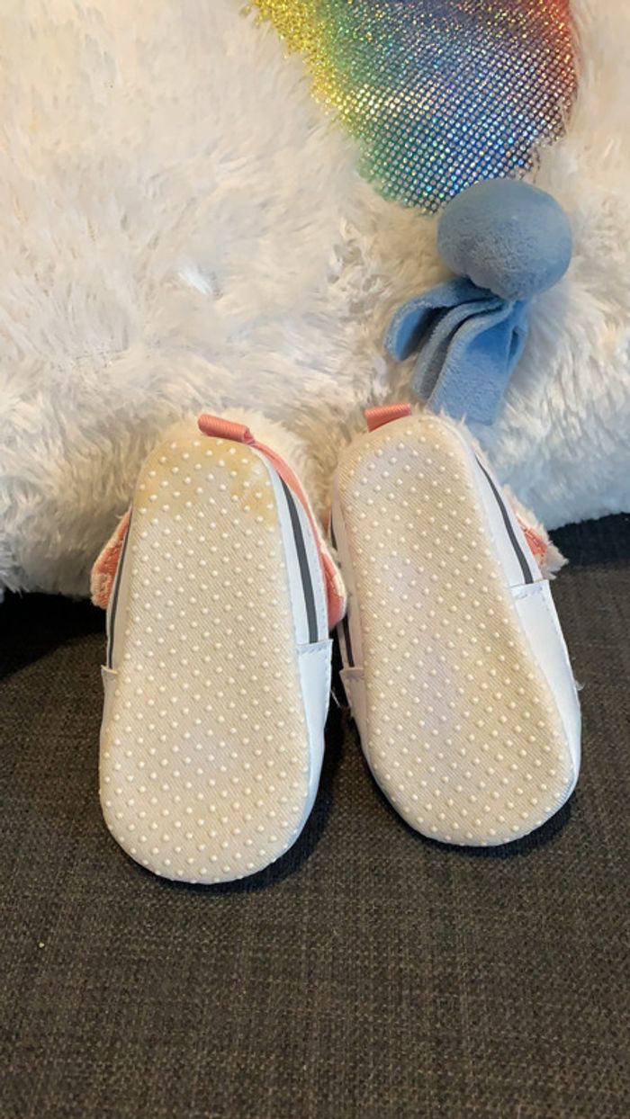 Petite paire de basket facile à mettre taille 18/19 - photo numéro 3