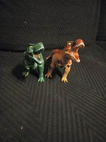 Lot de 2 gros dinosaures sonores